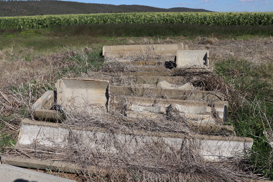 Lot 44 Assorted concrete water troughs (parts) AuctionsPlus