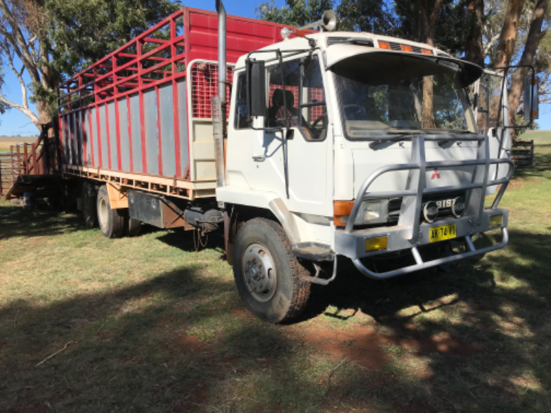 Lot 4 Table Top truck with stock float AuctionsPlus