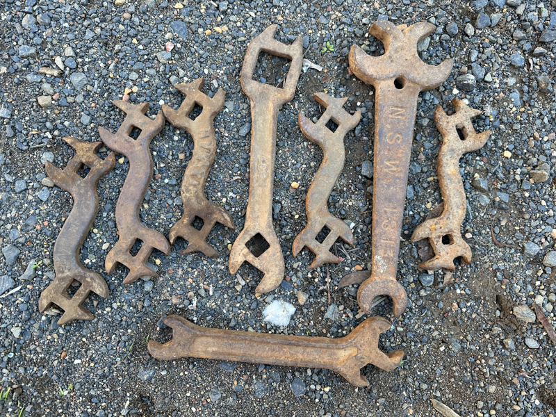 Lot 127 - Collection of Unique branded tools | AuctionsPlus