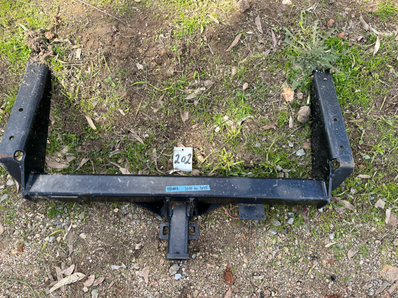 Lot 202 Nissan tow bar attachment AuctionsPlus