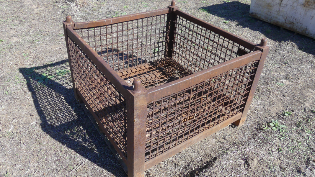 Lot 181 - Scrap cage | AuctionsPlus