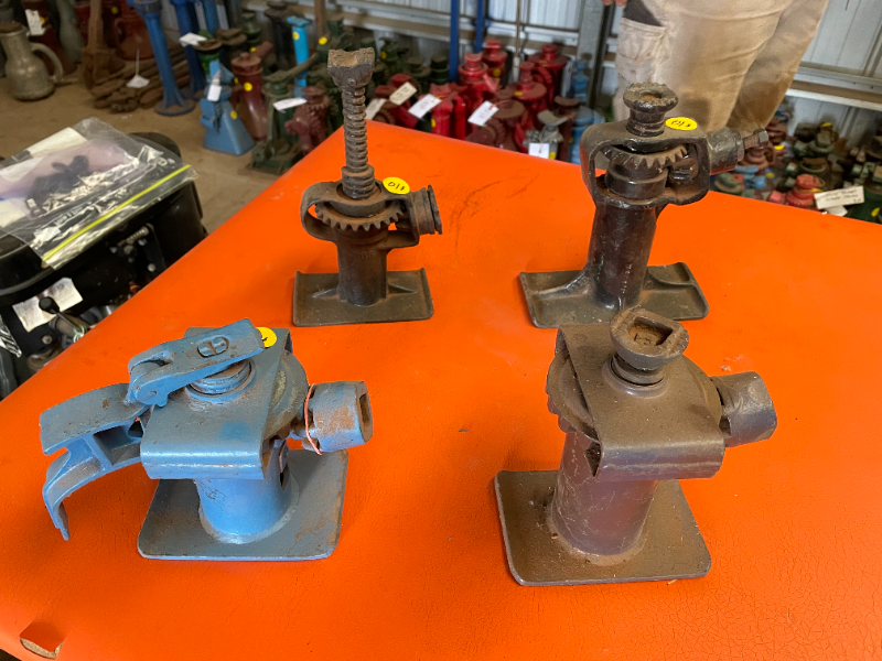 Lot 159 - Small Ratchet Screw Jacks (x4) Assorted Size | AuctionsPlus