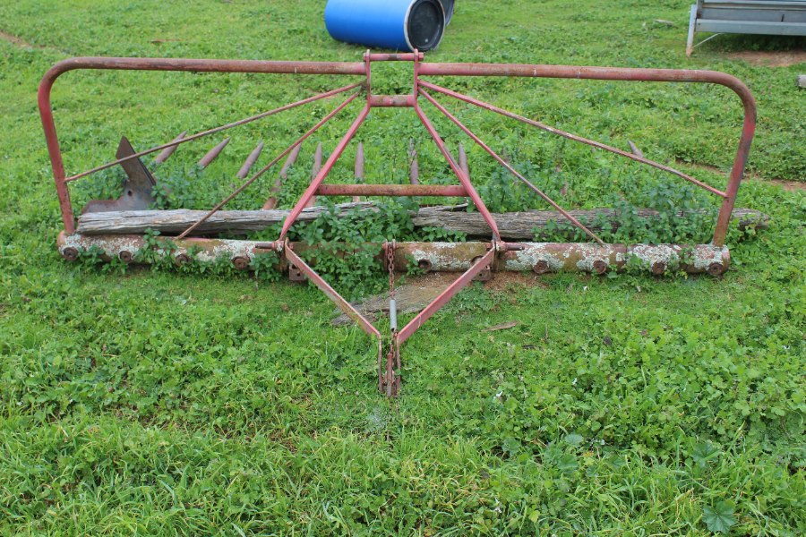 Lot 25 - 3PL Stick Rake | AuctionsPlus