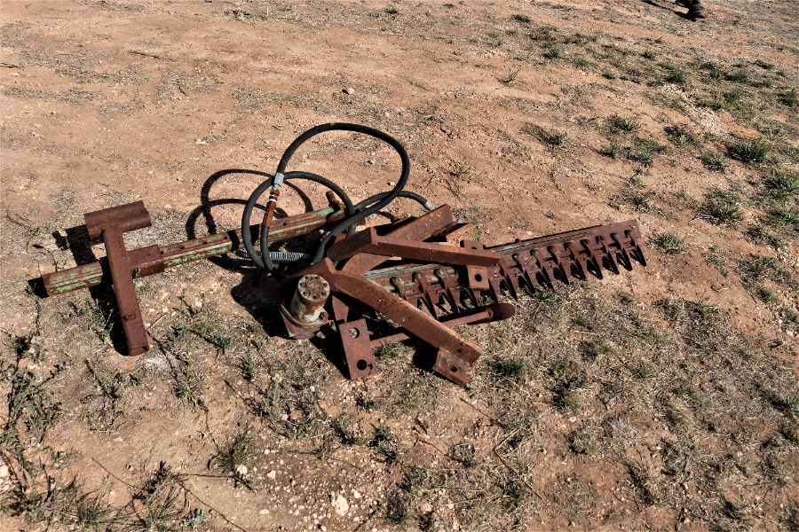 Lot 77 - Topping machine and ripper. | AuctionsPlus