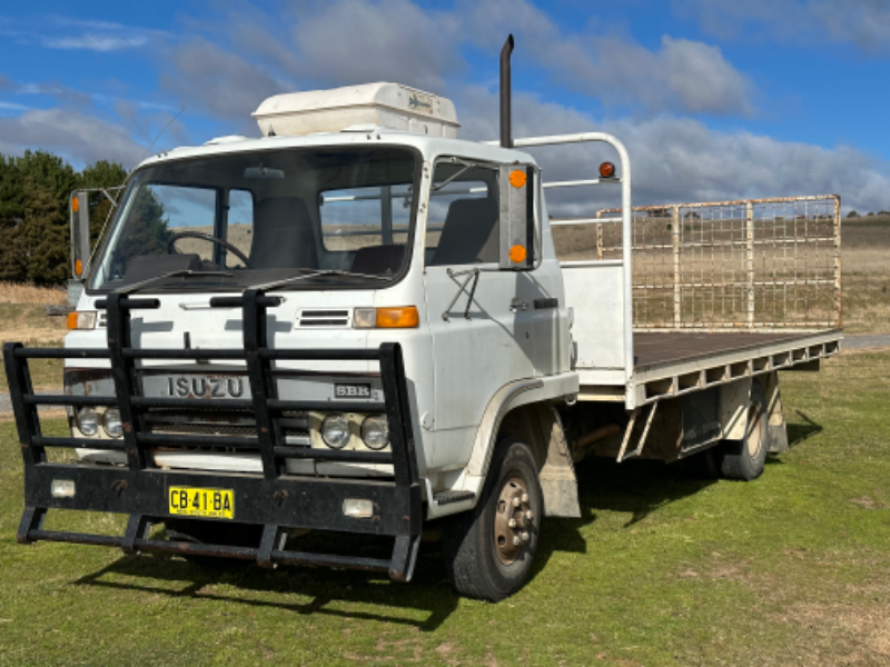 Lot 42 - SBR 422 Isuzu truck | AuctionsPlus