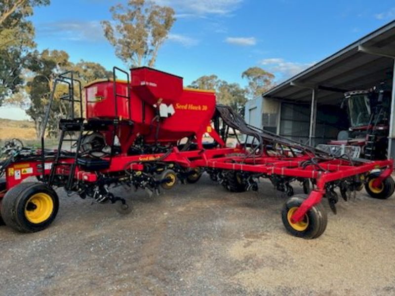 Lot 3 - 2020 Vaderstad Series 30 Seedhawk Air Seeder | AuctionsPlus