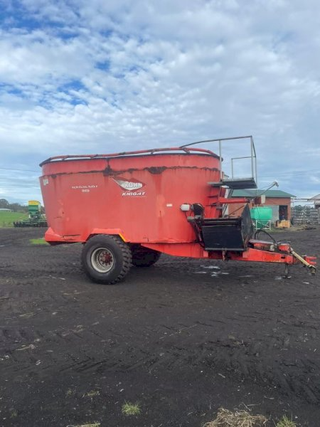 Lot Kuhn Vertical Feed Mixer Auctionsplus