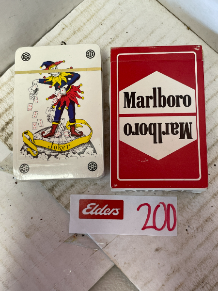Retro Marlboro playing cards in case!