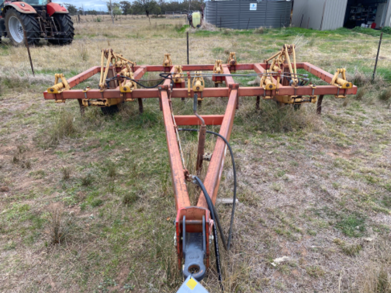 Lot 7 - Hydraulic ripper | AuctionsPlus