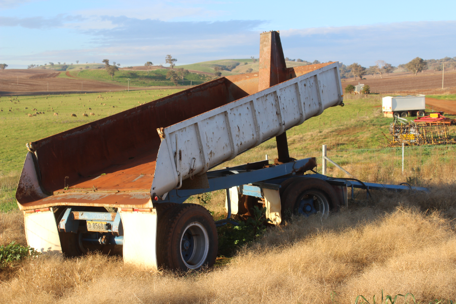 Lot 110 18ft tipping dog trailer (farm use) AuctionsPlus