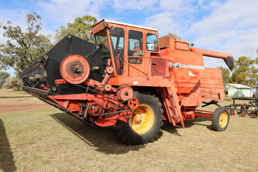 Lot 14 - Massey Ferguson 760 combine | AuctionsPlus