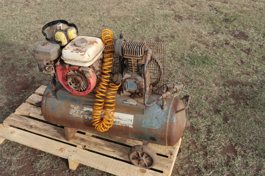 Lot 246 - Running air compressor | AuctionsPlus