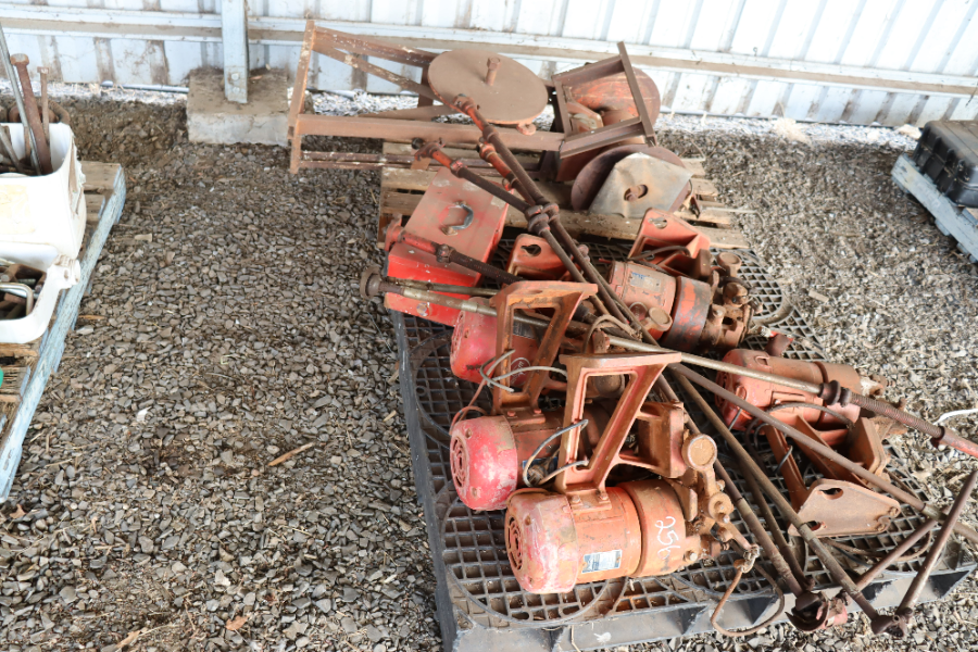 Lot 256 - 5 Sunbeam shearing stands & grinder | AuctionsPlus