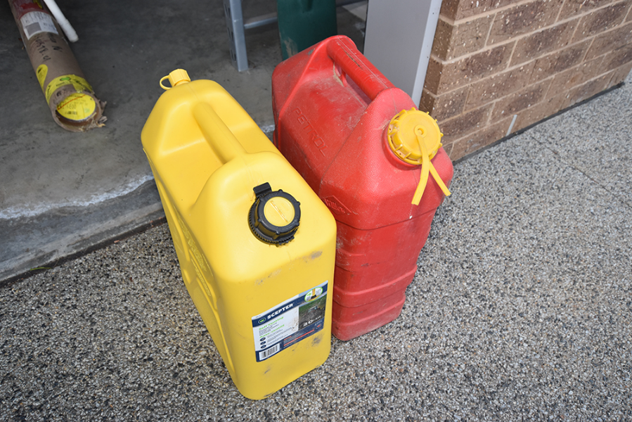Lot 122 2 x 20Lt Jerry Cans AuctionsPlus