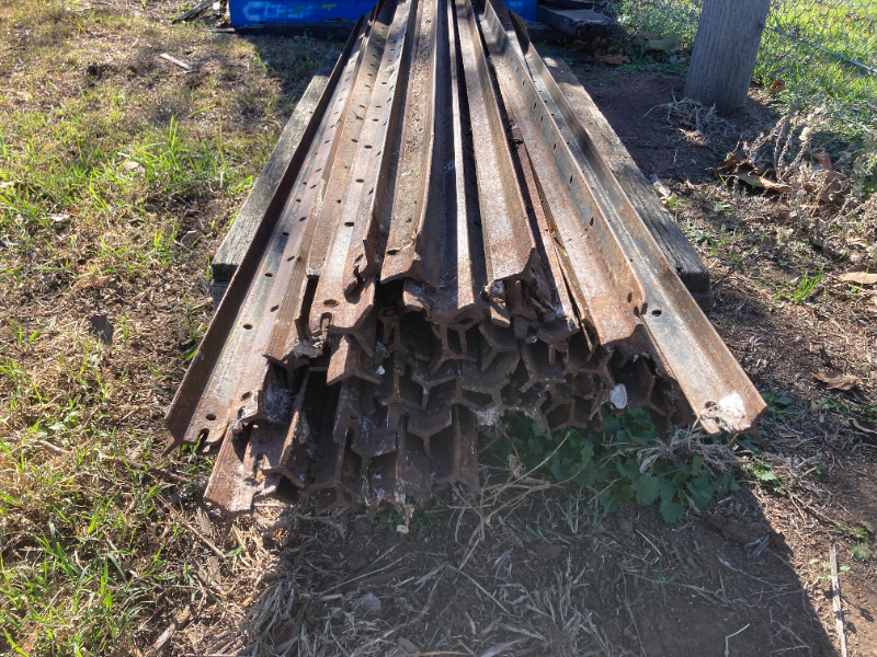 Lot 194 - USED BLACK STEEL POSTS | AuctionsPlus