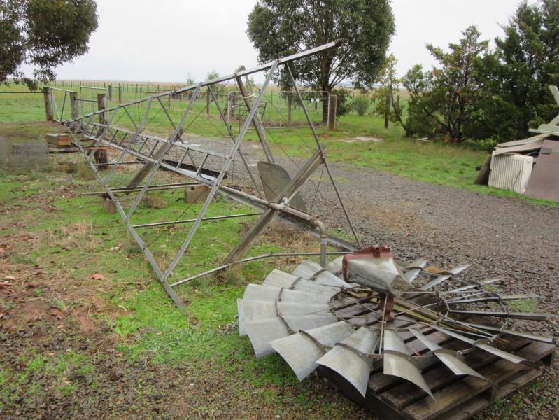 Lot 22 - Southern Cross Windmill | AuctionsPlus