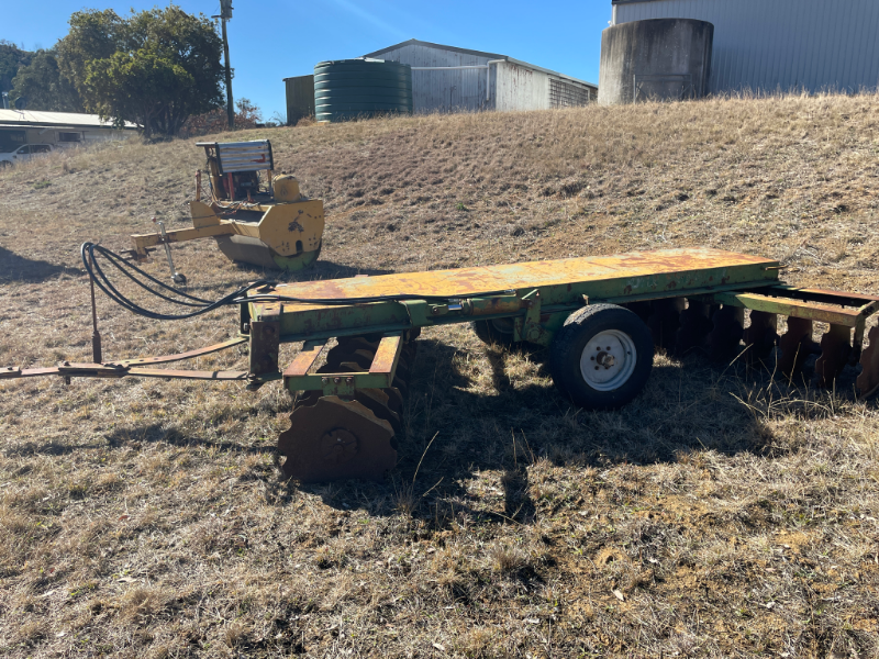 Lot 17 24 disc offset plough AuctionsPlus