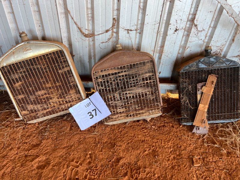 Lot 37 - Model T Ford Radiators x 3 | AuctionsPlus