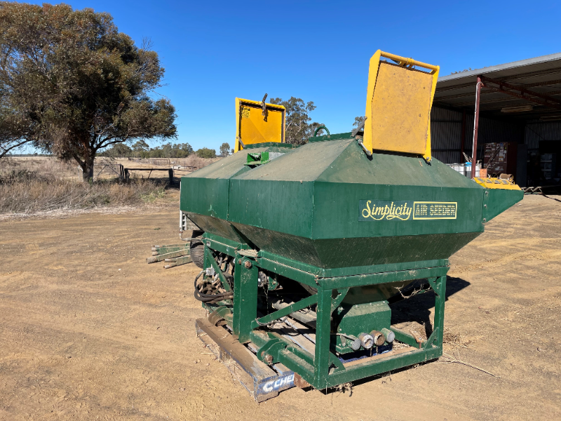 Lot 19 - Simplicity Front Mount Air seeder Bin | AuctionsPlus