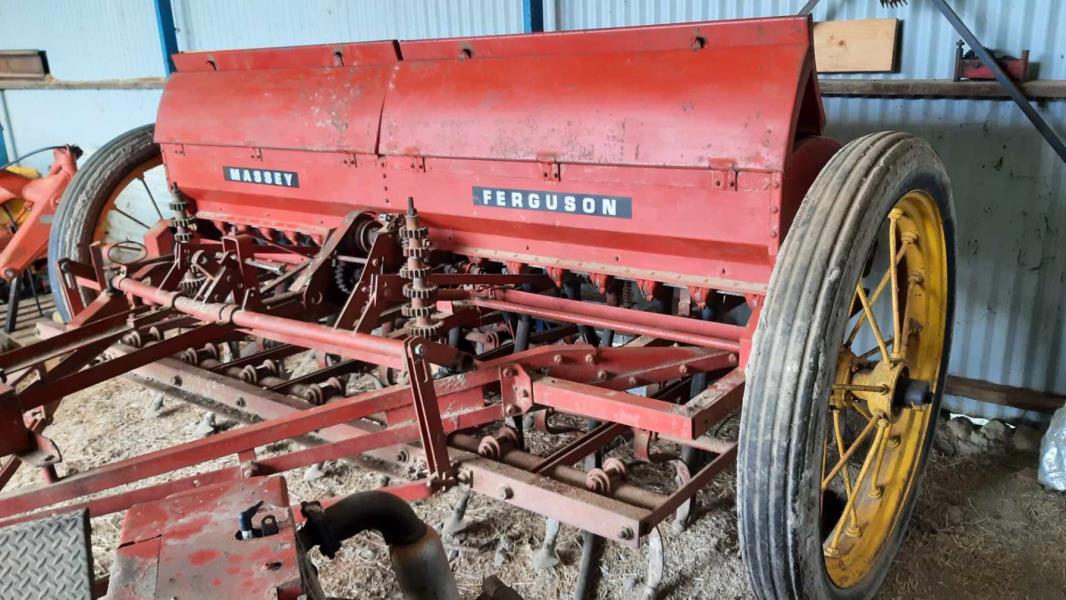 Lot 19 Massey Ferguson 500 Combine Auctionsplus 1348