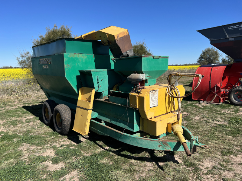 Lot 26 - Jetstream Mammoth Feed Mixer | AuctionsPlus