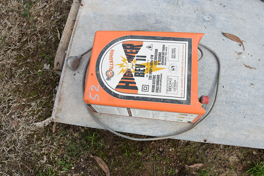 Lot 52 Gallagher 240V Electric Fence Unit AuctionsPlus