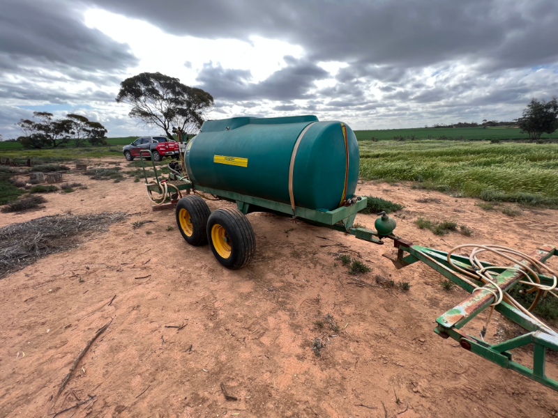 Lot 25 - Goldacre 3000ltr sprayer | AuctionsPlus