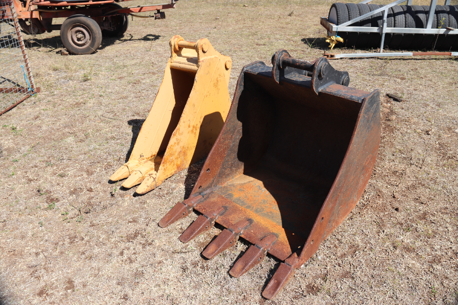 Lot29 Excavator Mud Bucket AuctionsPlus