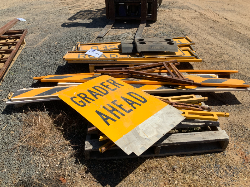 LOT 104 - Road Signs. | AuctionsPlus