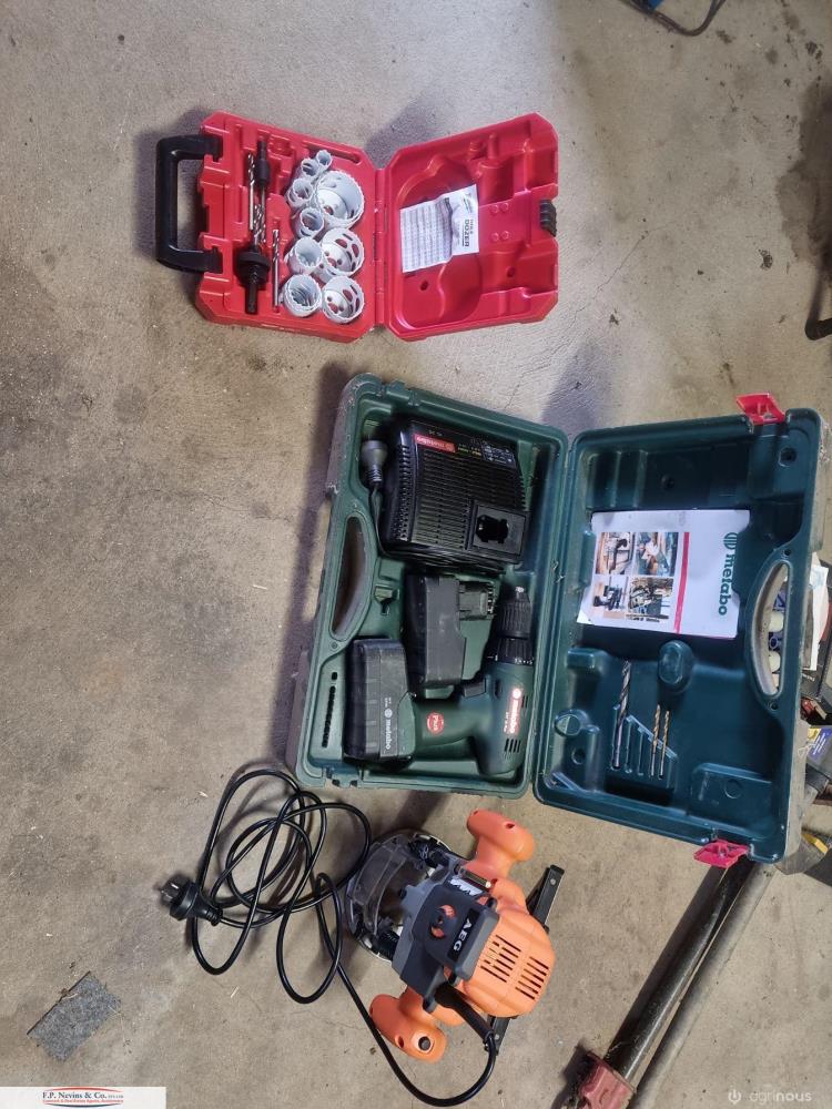 Lot 26 - AEG Router, Hole Saw Kit, METABO Drill | AuctionsPlus