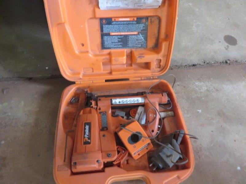 Lot 128 Paslode Cordless Utility Stapler AuctionsPlus