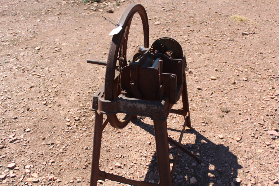 Lot 1038 - Clyde Engineering Chaff Cutter | AuctionsPlus