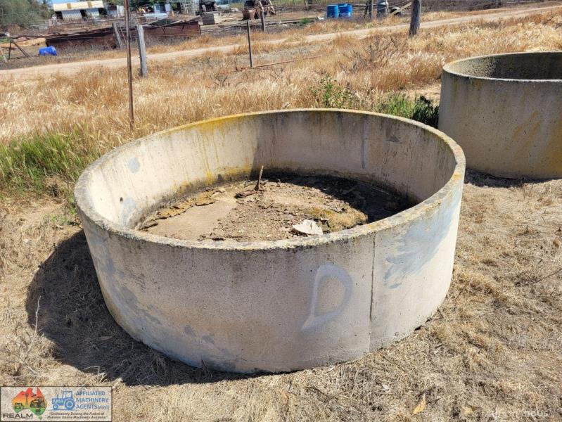 Lot 121 7ft Concrete Water Trough (D) AuctionsPlus