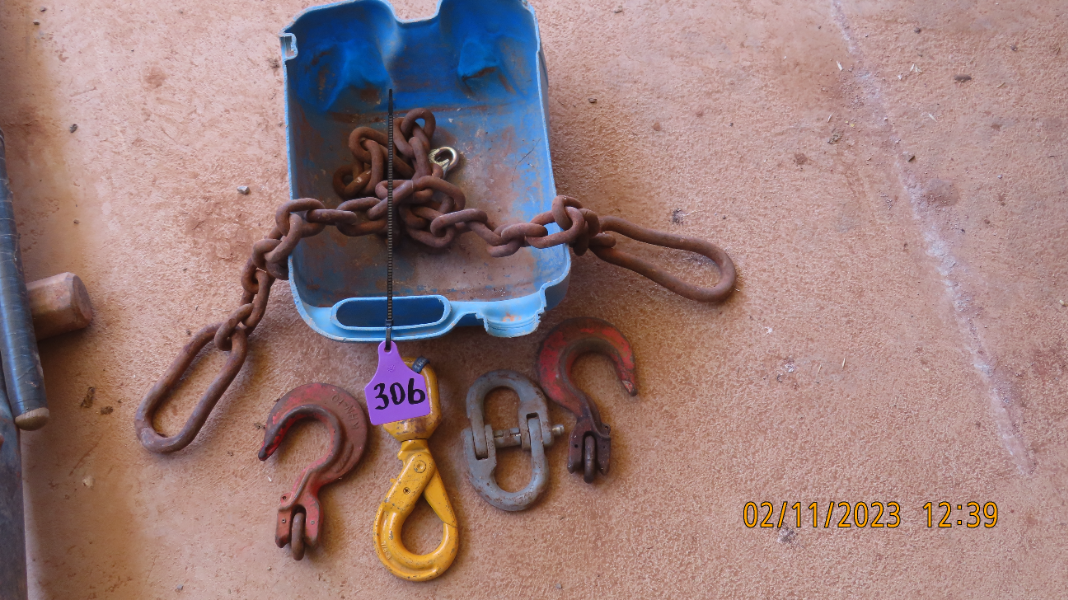 Hooks & Shackles | AuctionsPlus