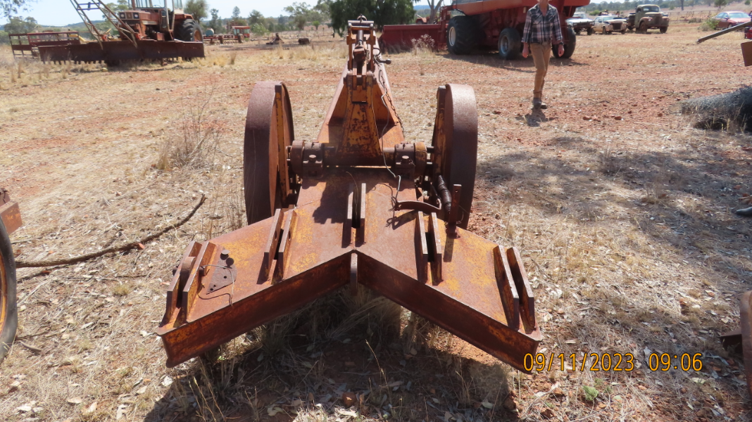 Lot 13 - Britstand 5tyne Ripper | AuctionsPlus