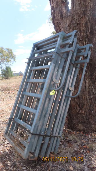 Lot 74 - Cattle Slide Gates & Race Bows | AuctionsPlus