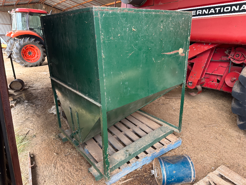 Lot 32 1 Tonne Grain Bin AuctionsPlus