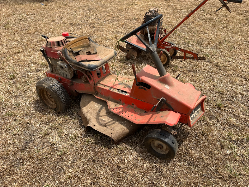 Lot 47 - Ariens ride-on mower | AuctionsPlus