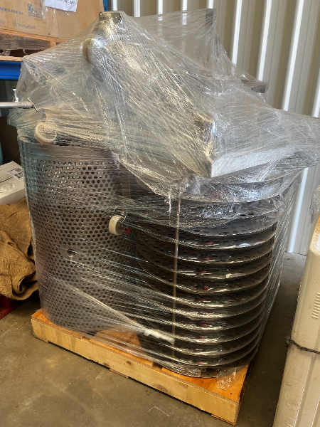 Lot 219 - Mussel Stainless Steel Cooking Racks | AuctionsPlus