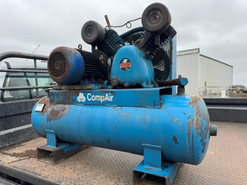 Lot 207 - AIR COMPRESSOR | AuctionsPlus