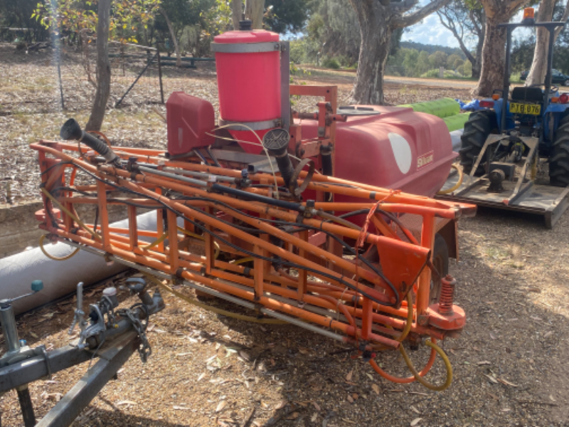 Lot 262 - Spray cart | AuctionsPlus