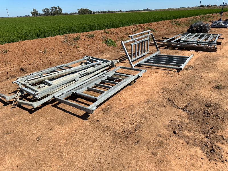 Lot 78 - UNRESERVED Qty Sundry Cattle Panels & Gates | AuctionsPlus