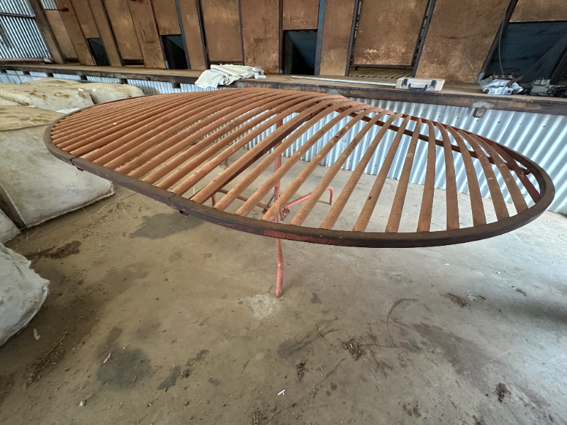 Lot 102 - Round Steel Wool Classing Table | AuctionsPlus