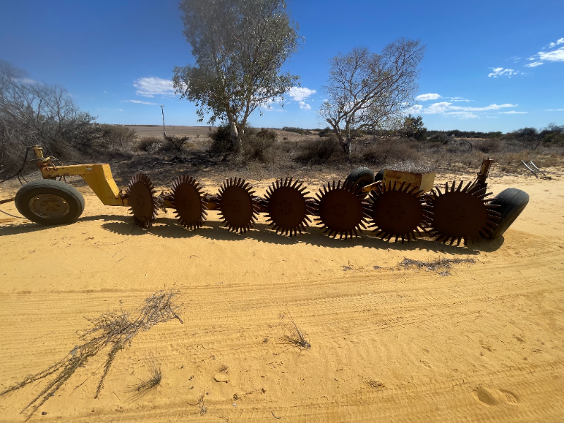 Lot 105 - Pin Wheel rake | AuctionsPlus