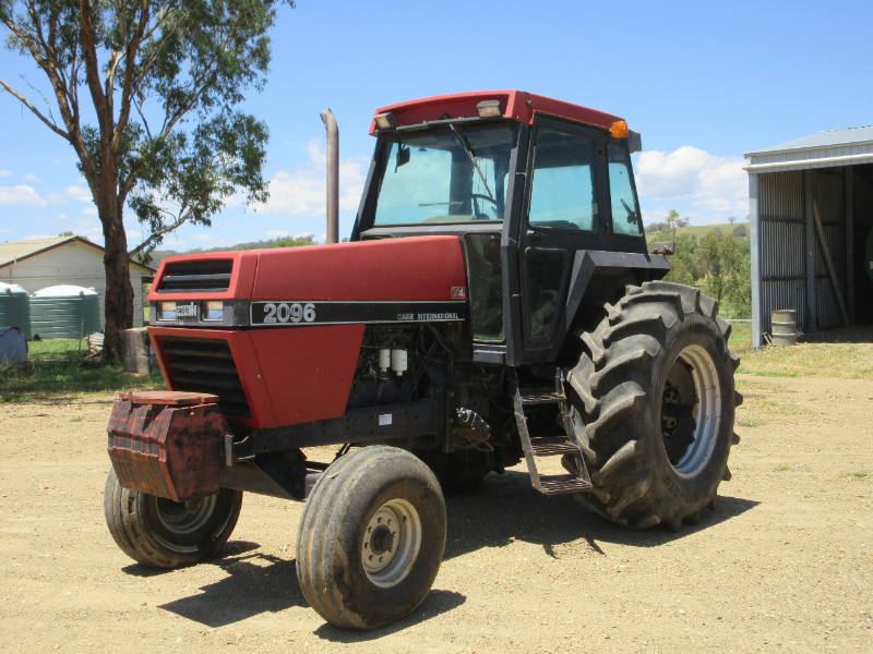 Lot 183 - Case International Tractor 2096 | AuctionsPlus