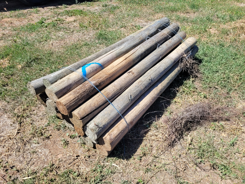 Lot 90 - 20x Used 6ft x 5' Pine Posts 'A' | AuctionsPlus