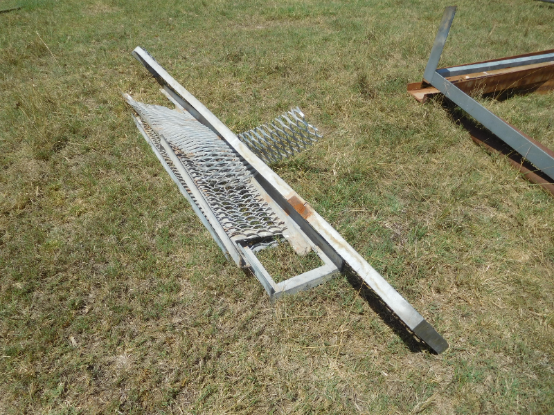 Lot 43 - Walk way ramps (scrap) | AuctionsPlus