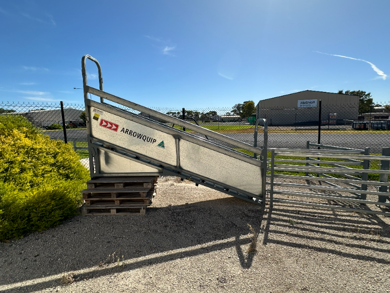 Lot 9 - ARROWQUIP adjustable sheep loading ramp. | AuctionsPlus