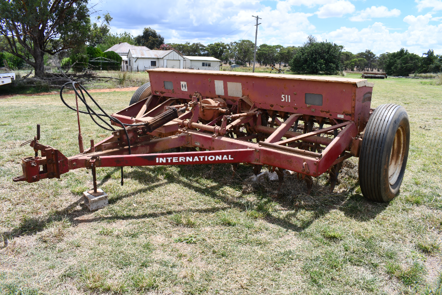 Lot 7 International 511 combine AuctionsPlus