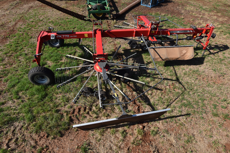 Lot 71 - Massey Fergusion RK772 SD-TRC hay rake | AuctionsPlus